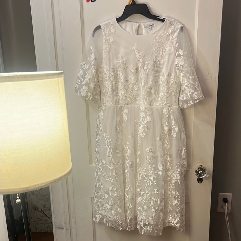 Elegant White Lace Dress